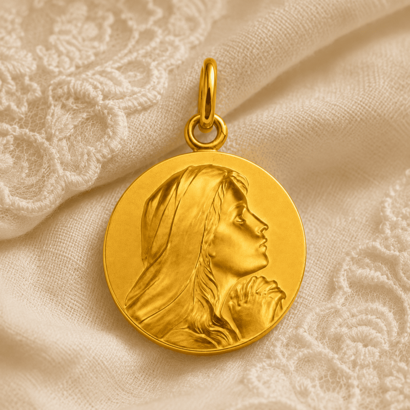 Médaille Vierge en prière (plaqué or)