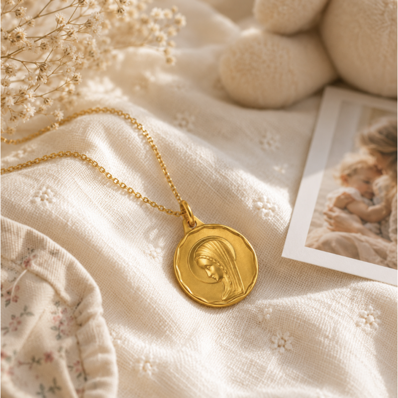 Médaille Vierge présente (plaqué or)